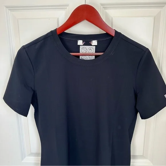 MaxMara Leisure label cut technic breathable t-shirt. Size: Small US2/4 160/84A